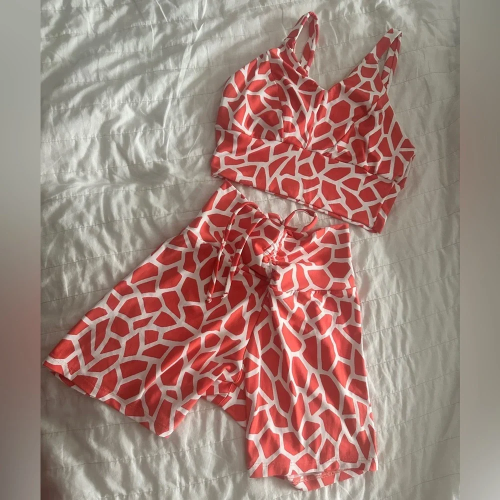 Coral and White Patterned Crop Top and Shorts Set - Picture 3 of 5
